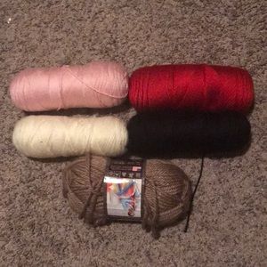 100% Acrylic Yarn, Assorted Colors. (5 Pack)